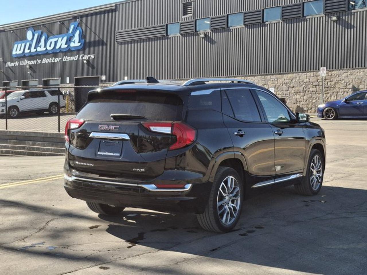 2022 GMC Terrain Denali AWD | Leather | Sunroof | Nav | HUD | 360 Camera | Adaptive Cruise | Remote Start and More ! Photo