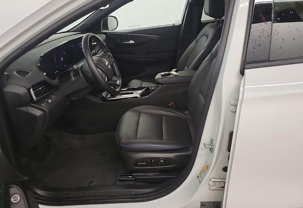 2026 Buick Envista Sport Touring | Leather | Adaptive Cruise | Power Liftgate | BSM | Heated Wheel + Seats | and More ! Photo