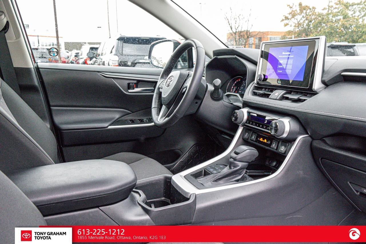 2024 Toyota RAV4 XLE Photo