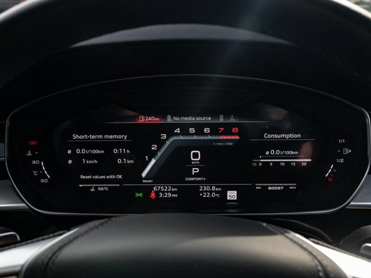 2022 Audi S8 L Photo