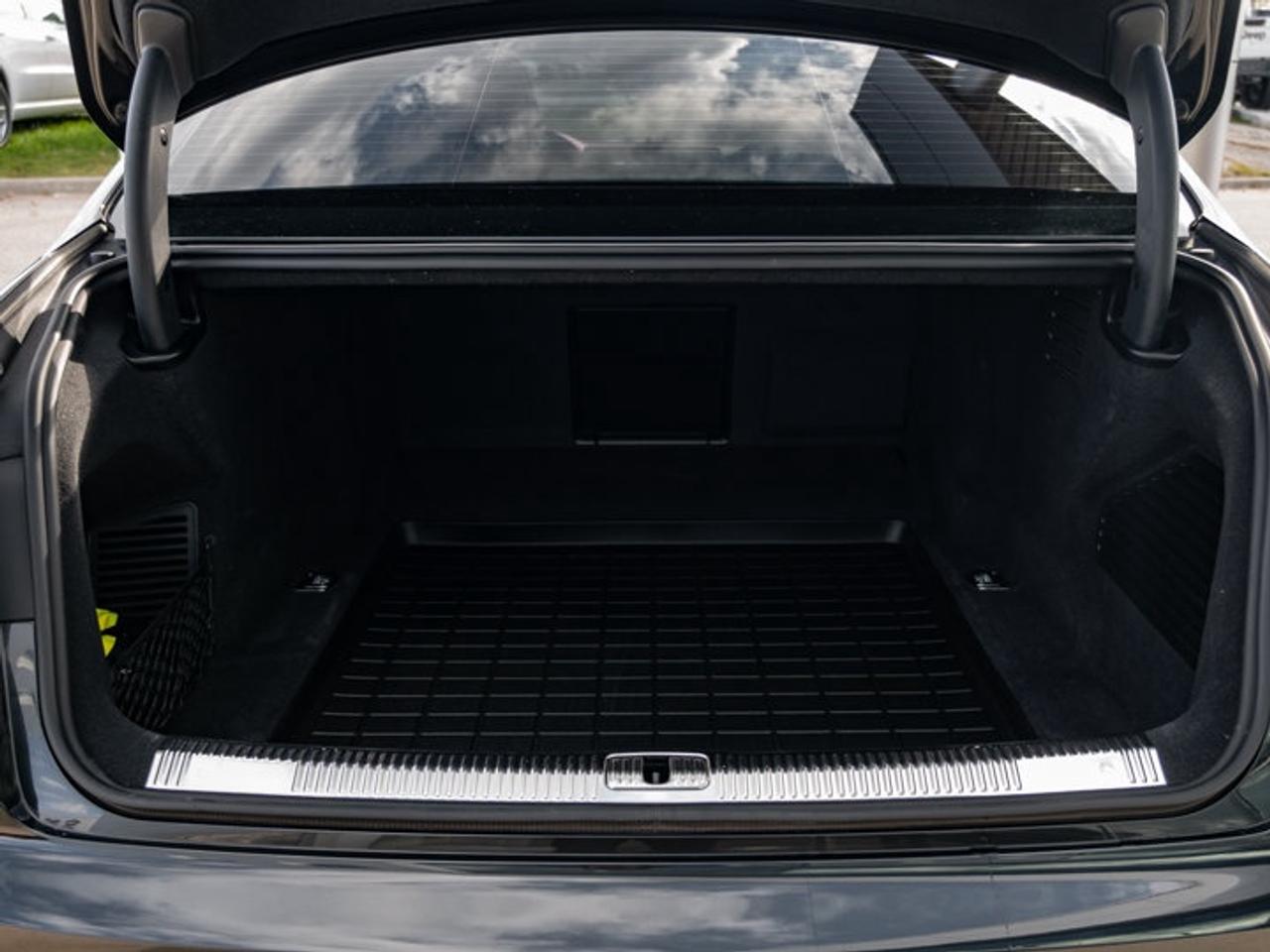 2022 Audi S8 L Photo