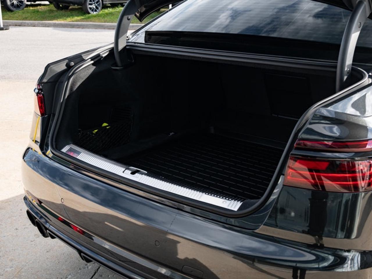2022 Audi S8 L Photo
