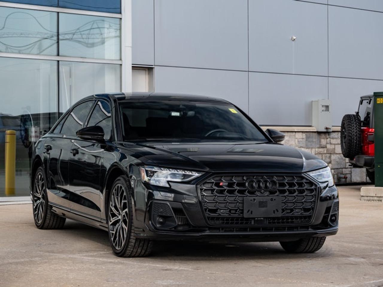 2022 Audi S8 L Photo