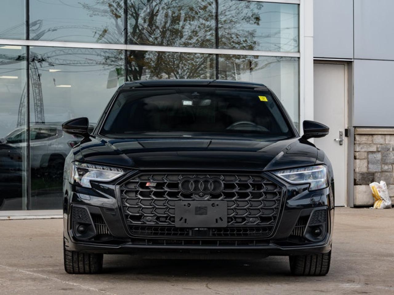 2022 Audi S8 L Photo