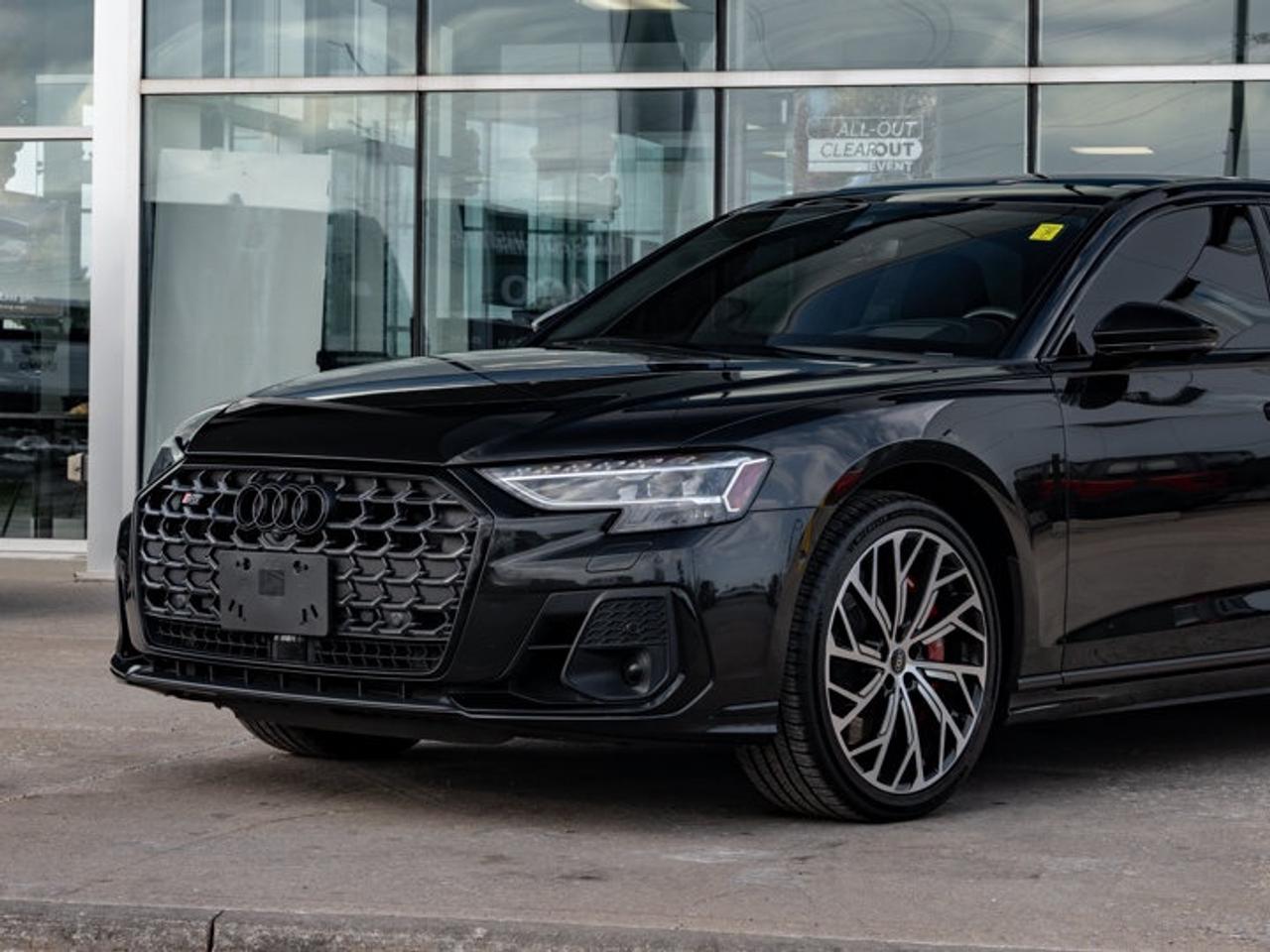 2022 Audi S8 L Photo