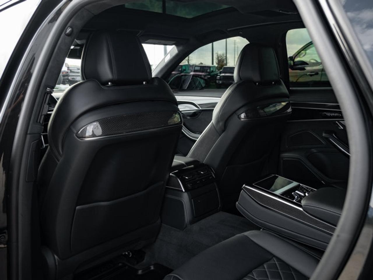 2022 Audi S8 L Photo