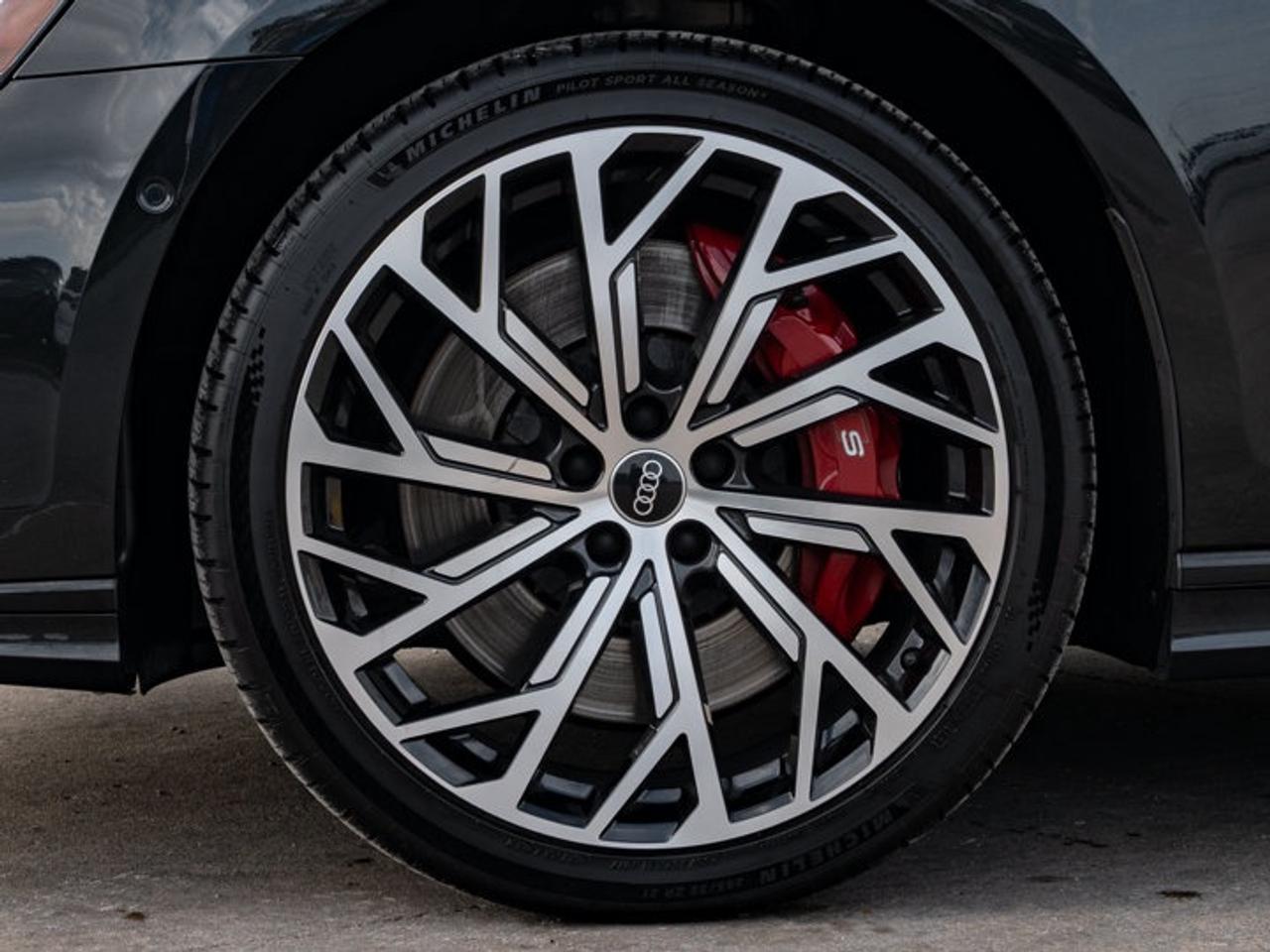 2022 Audi S8 L Photo