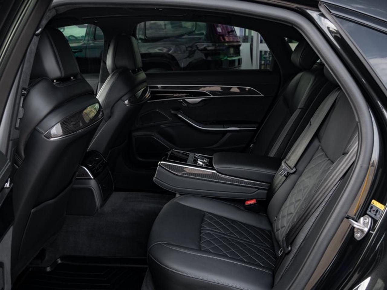 2022 Audi S8 L Photo