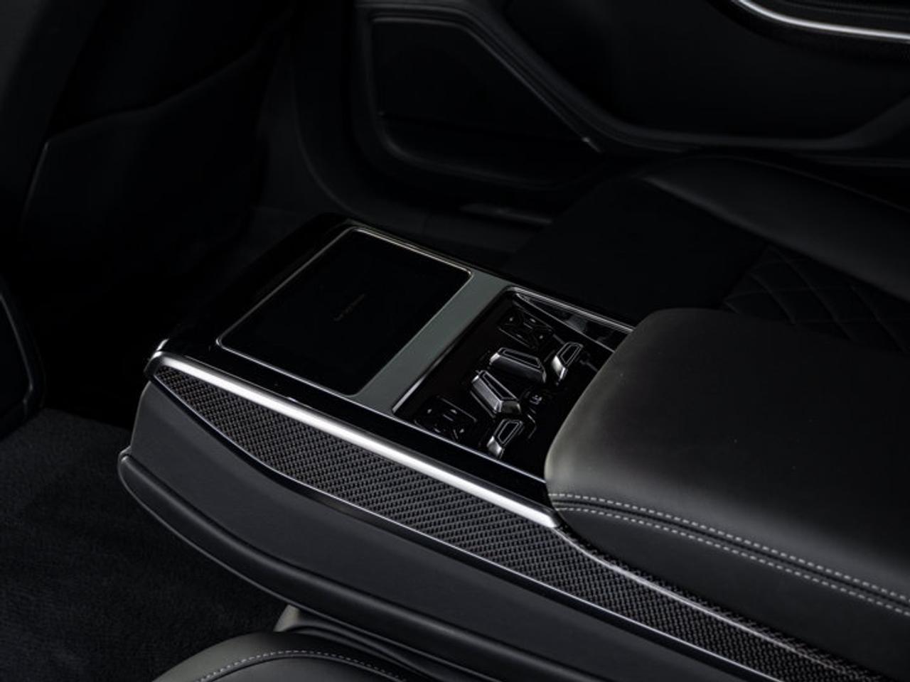 2022 Audi S8 L Photo