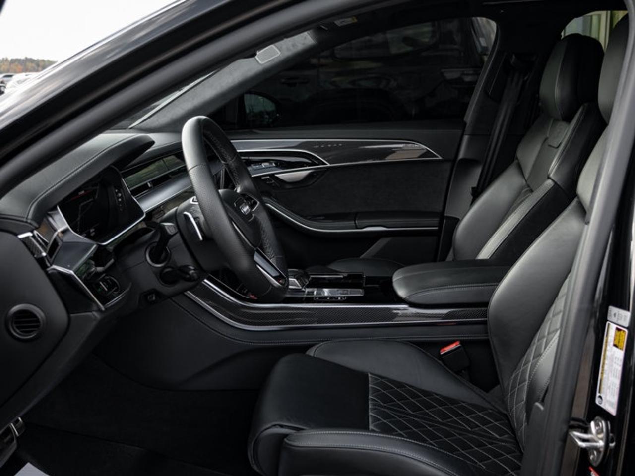 2022 Audi S8 L Photo