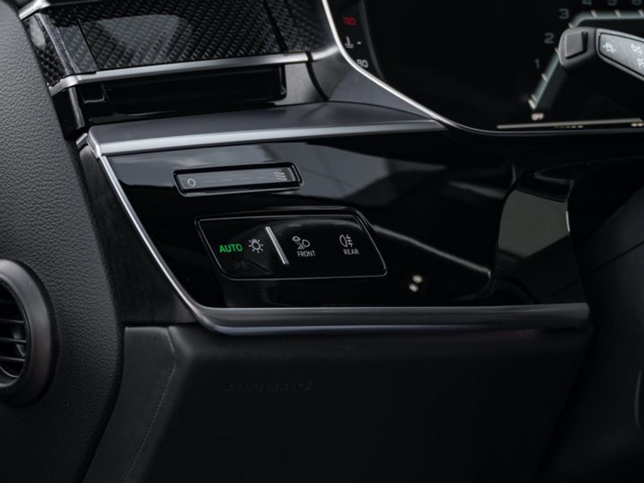 2022 Audi S8 L Photo
