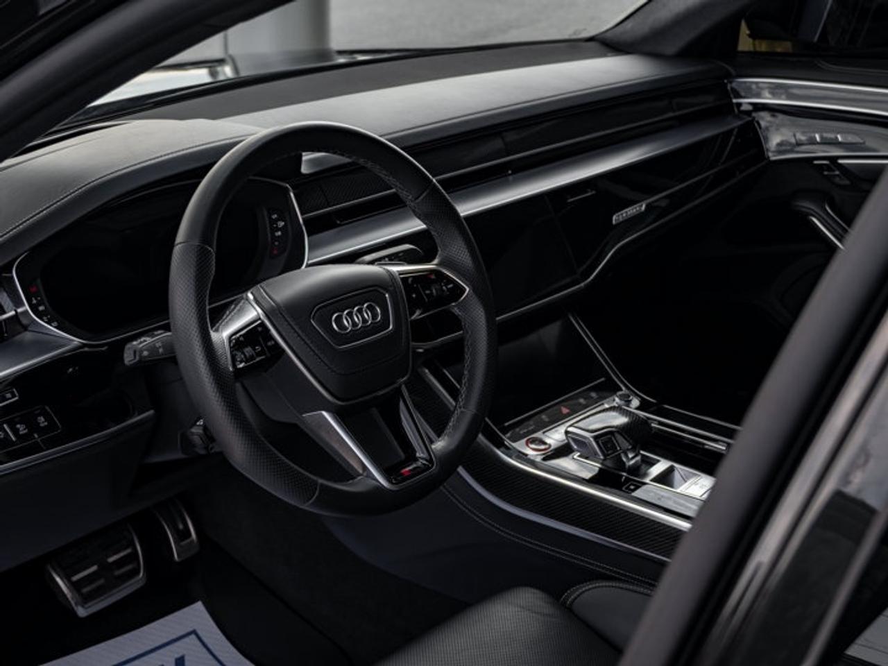 2022 Audi S8 L Photo