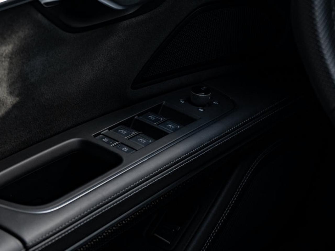 2022 Audi S8 L Photo