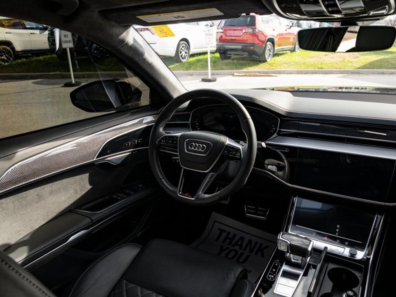 2022 Audi S8 L Photo