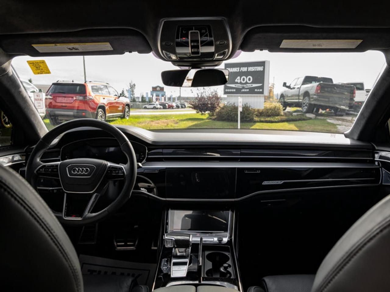 2022 Audi S8 L Photo