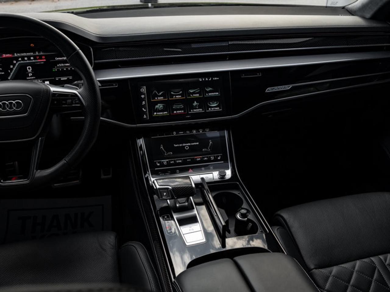 2022 Audi S8 L Photo