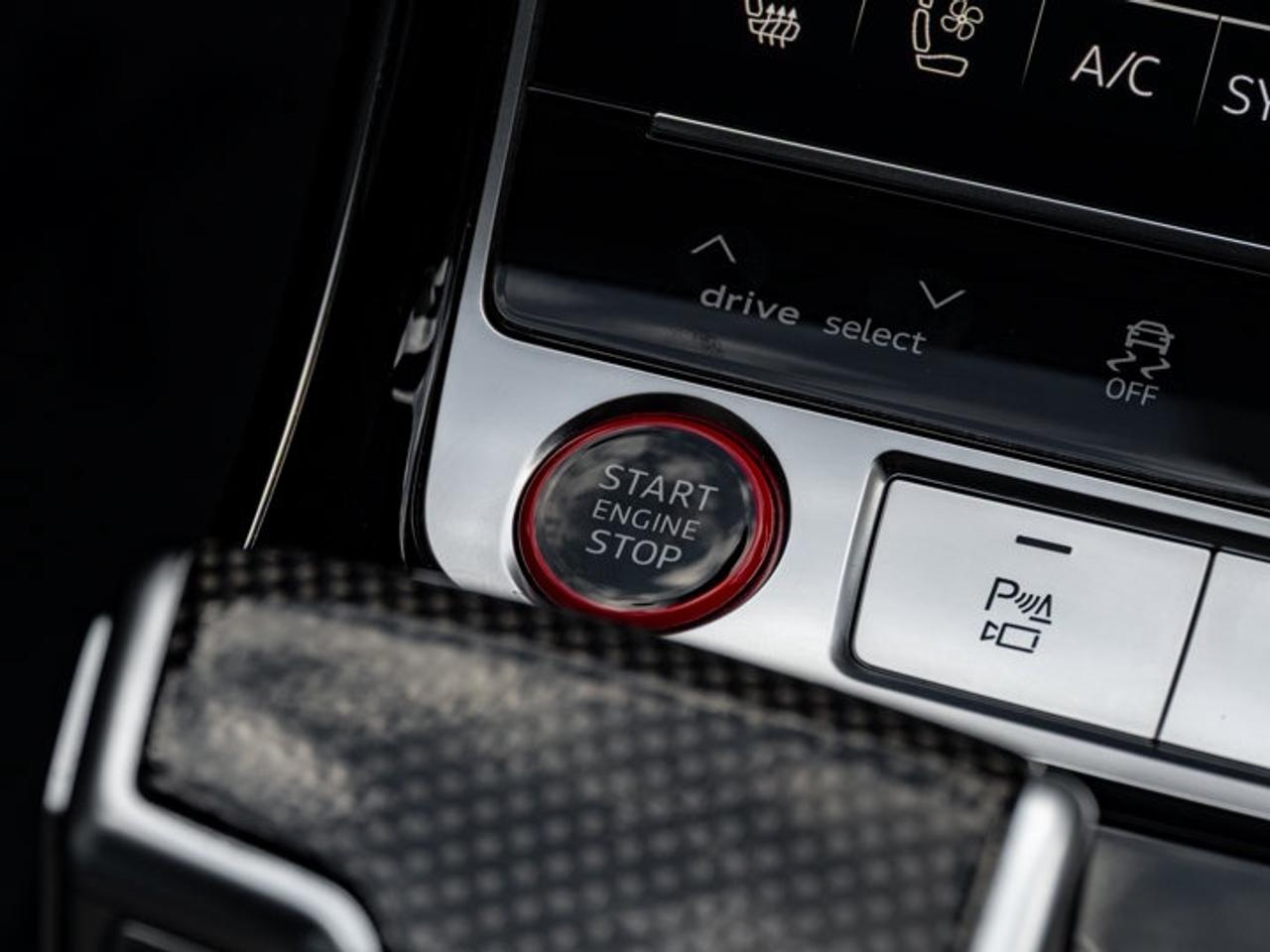 2022 Audi S8 L Photo