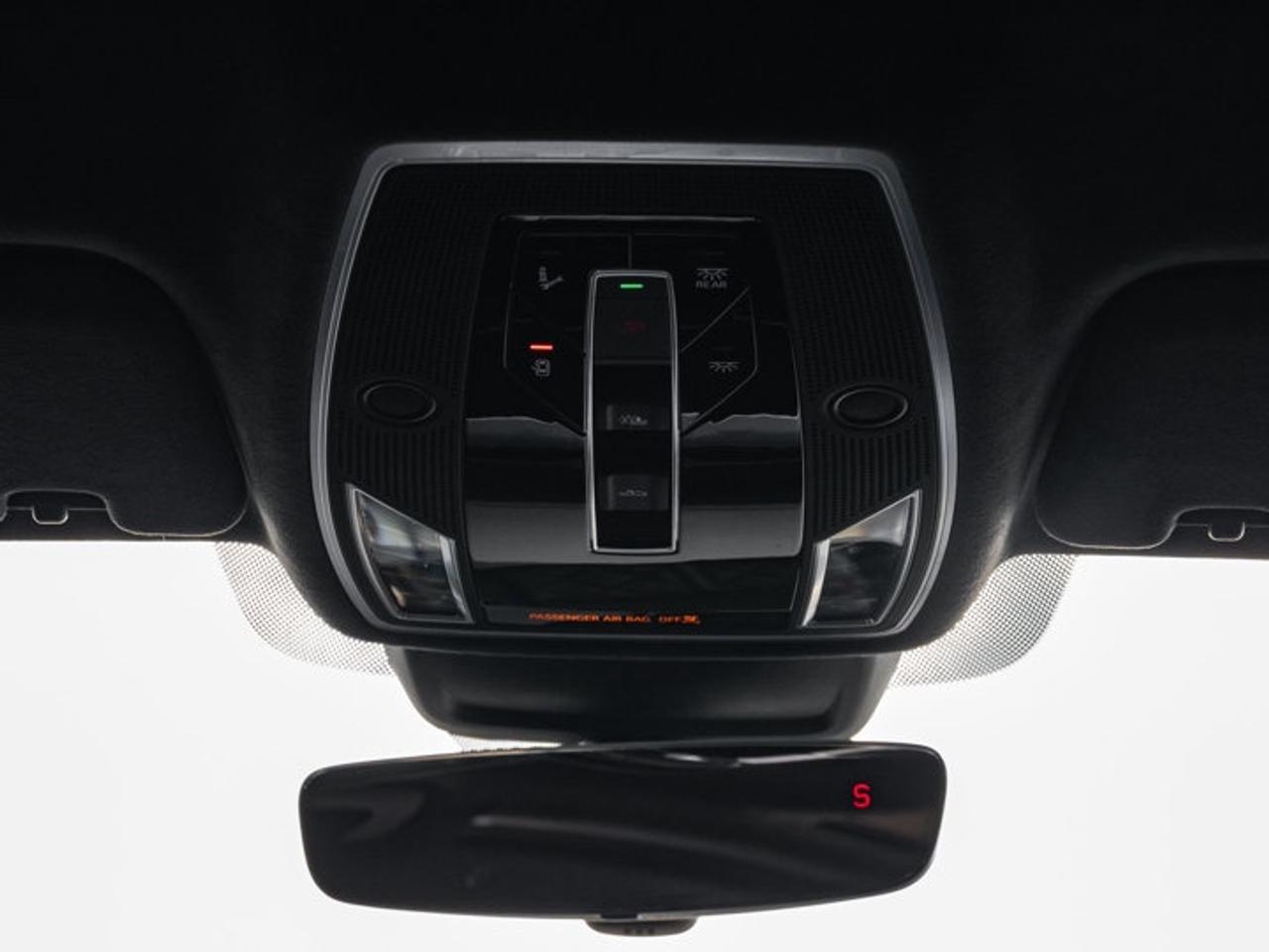 2022 Audi S8 L Photo