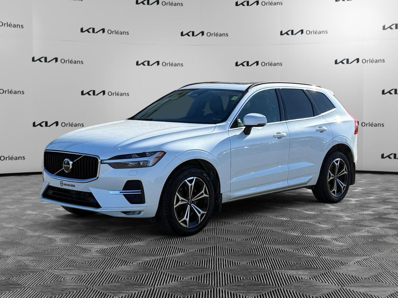 2022 Volvo XC60 B6 AWD Momentum Photo