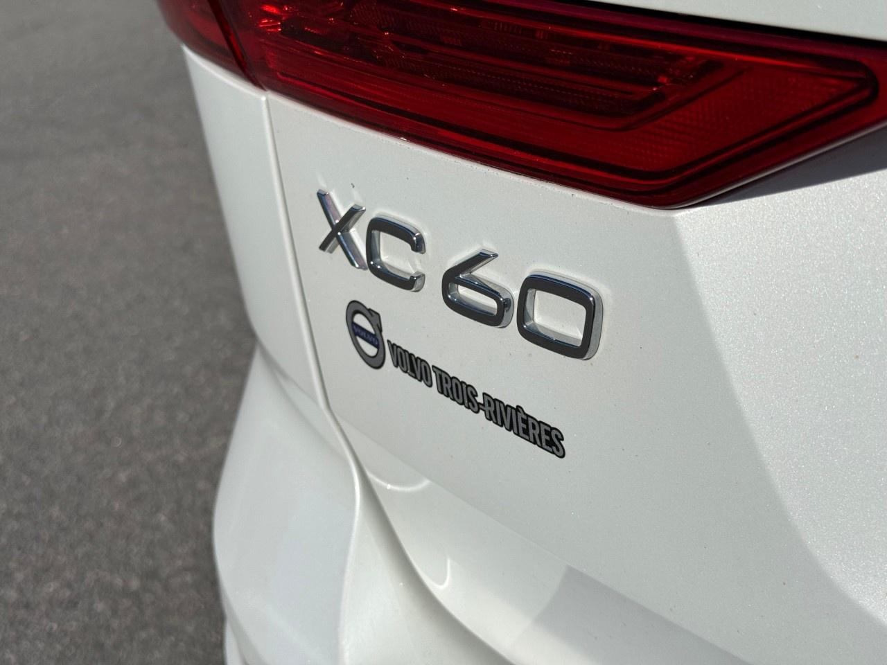 2022 Volvo XC60 B6 AWD Momentum Photo