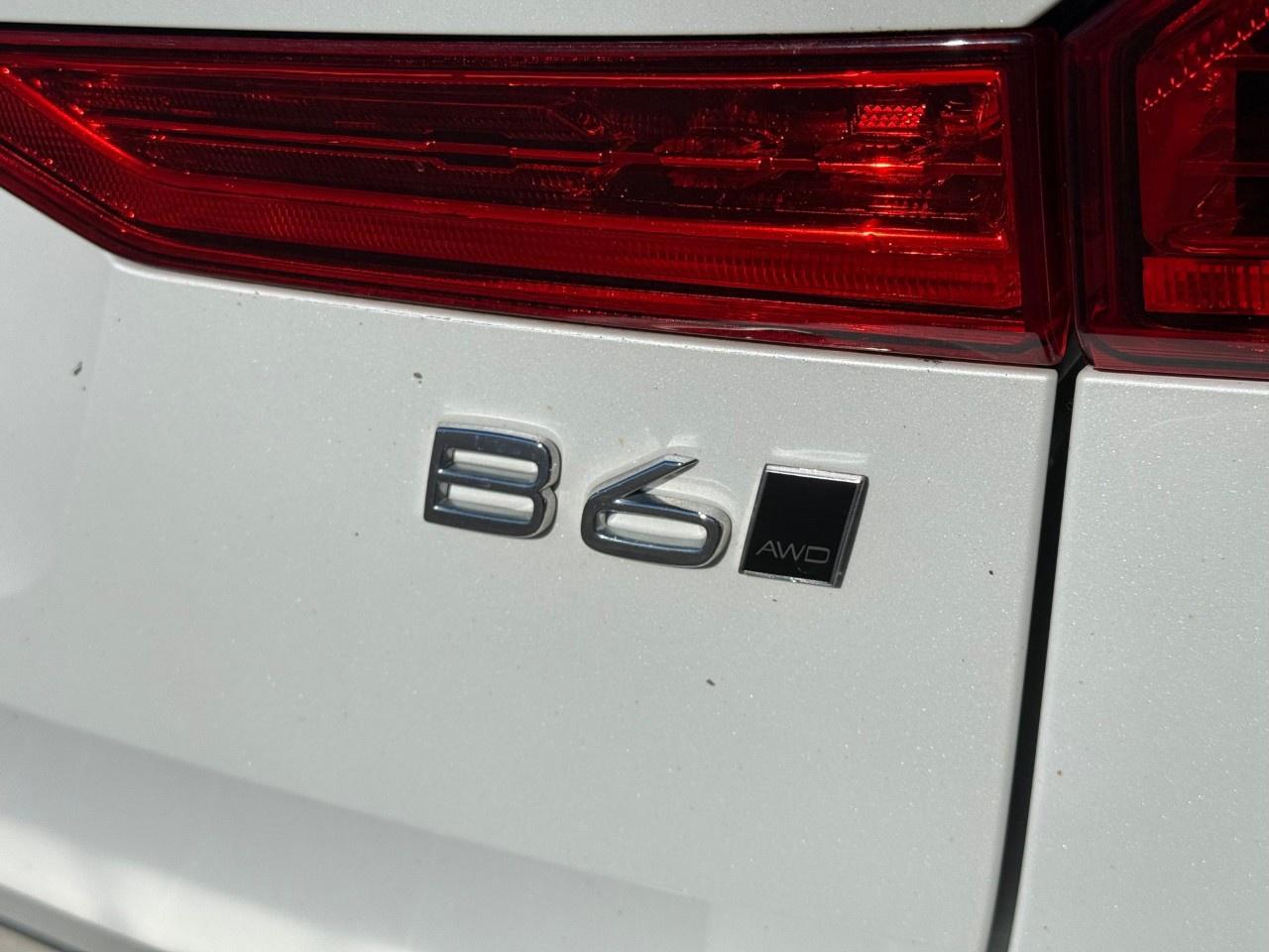 2022 Volvo XC60 B6 AWD Momentum Photo