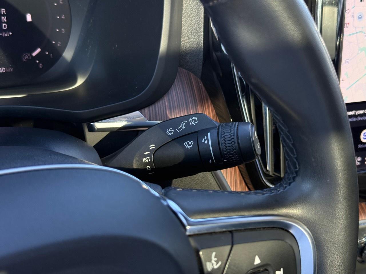 2022 Volvo XC60 B6 AWD Momentum Photo