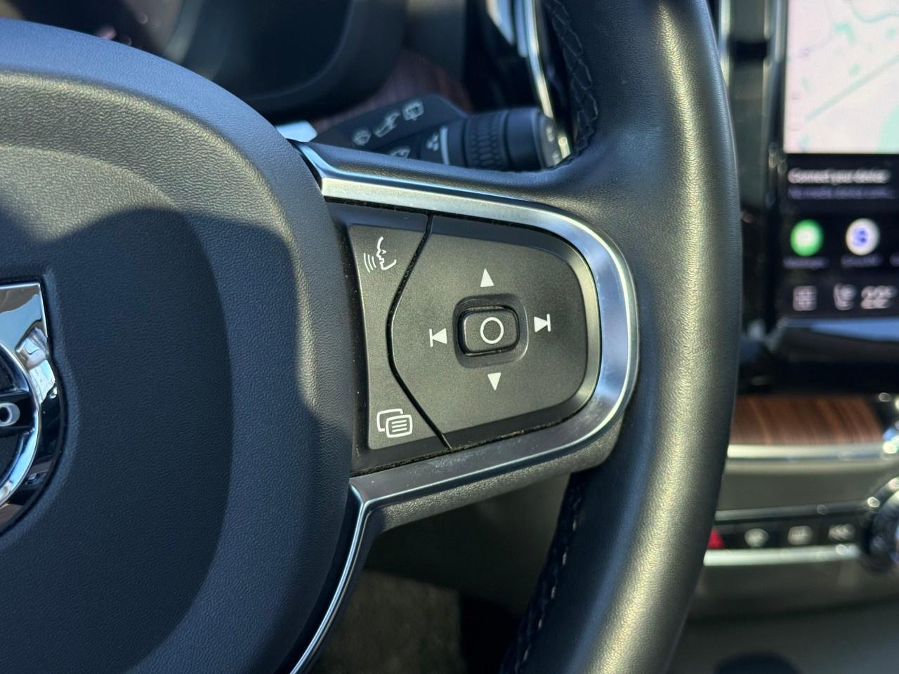 2022 Volvo XC60 B6 AWD Momentum Photo