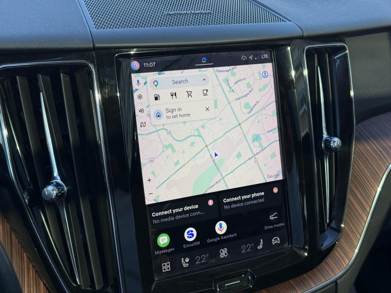 2022 Volvo XC60 B6 AWD Momentum Photo