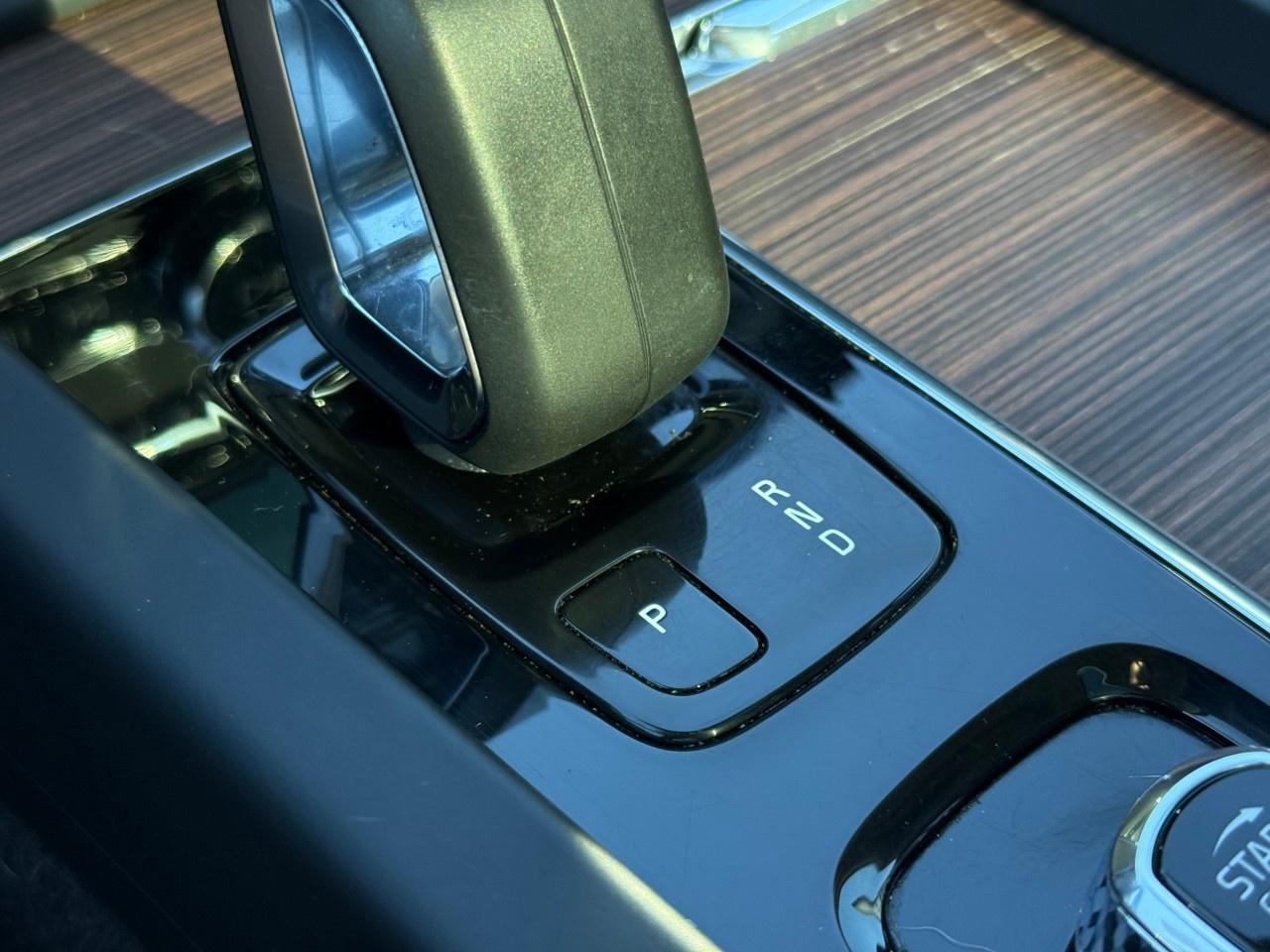 2022 Volvo XC60 B6 AWD Momentum Photo