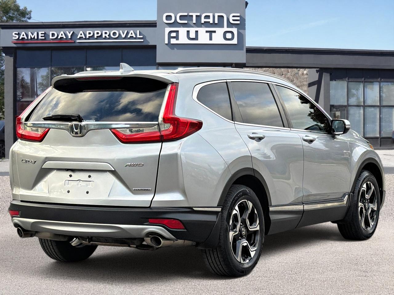 2018 Honda CR-V Touring AWD Photo4