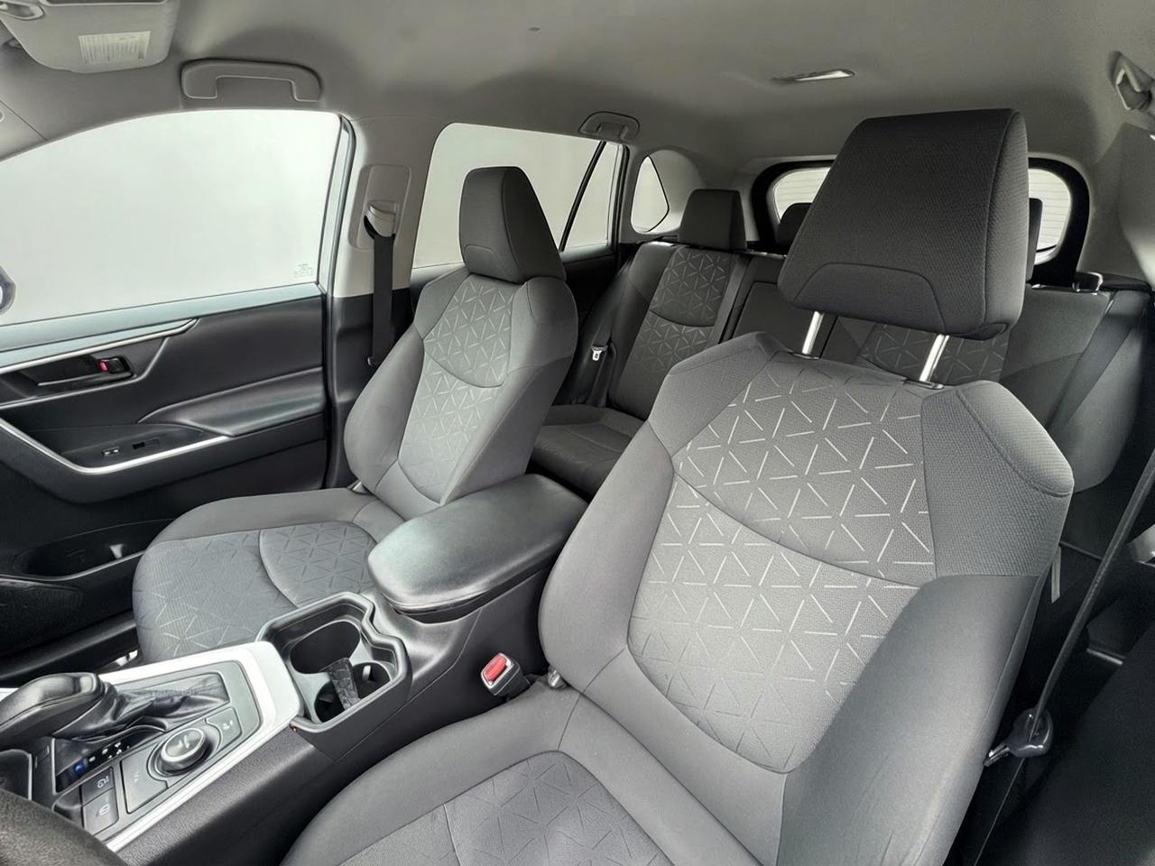 2021 Toyota RAV4 Hybrid LE AWD Photo