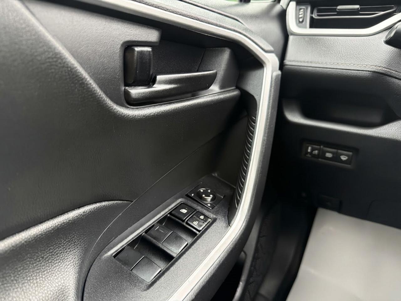 2021 Toyota RAV4 Hybrid LE AWD Photo