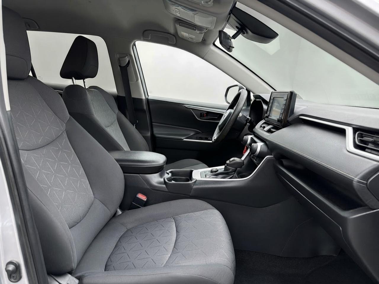2021 Toyota RAV4 Hybrid LE AWD Photo