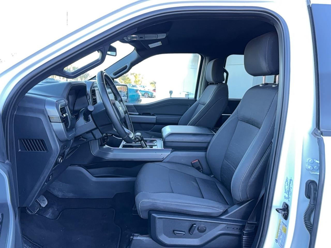 2026 Ford F-150 302A! BLACK PACK! 18" RIMS! BED UTILITY! HTD SEATS Photo