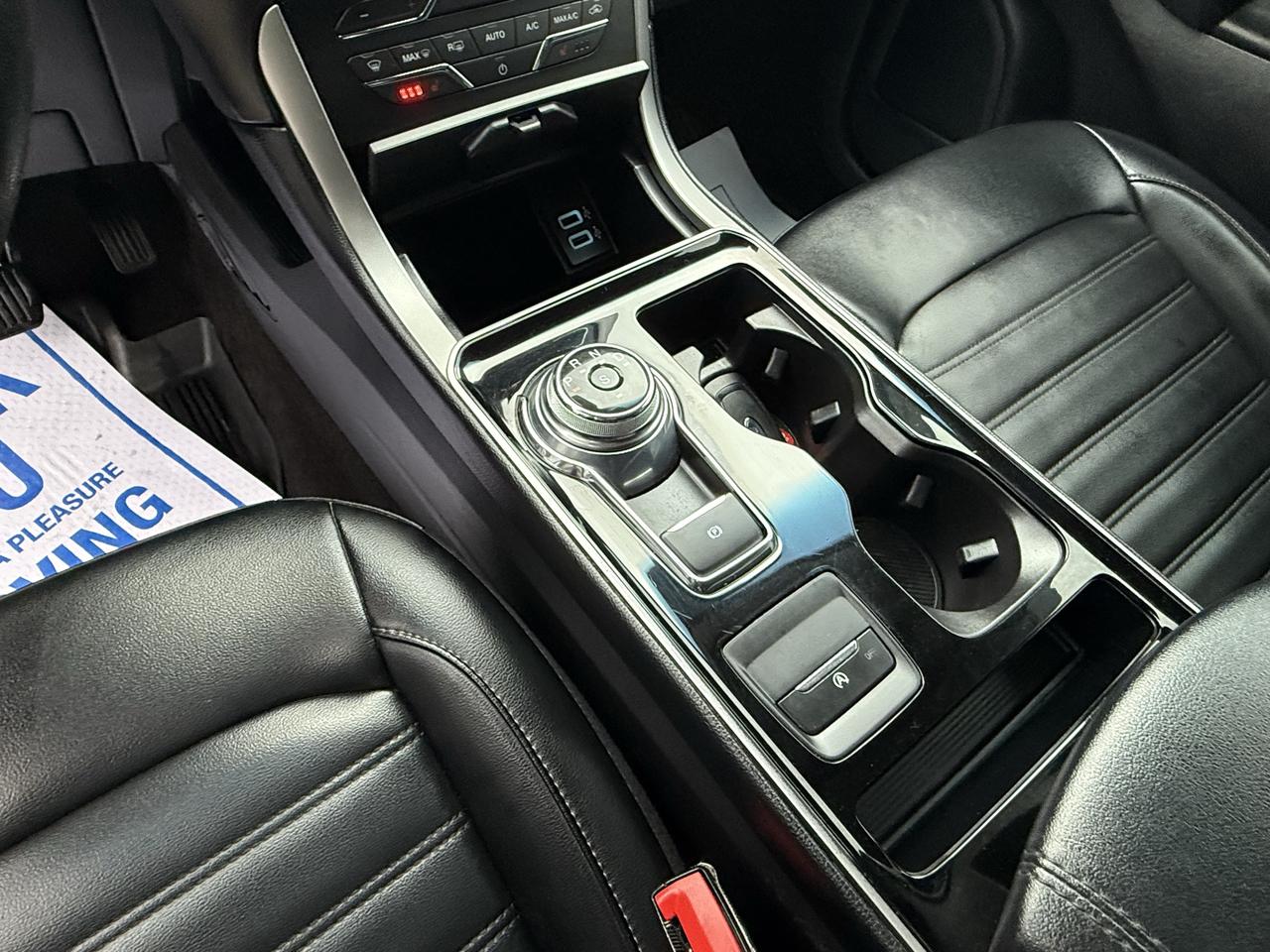 2019 Ford Edge SEL Photo
