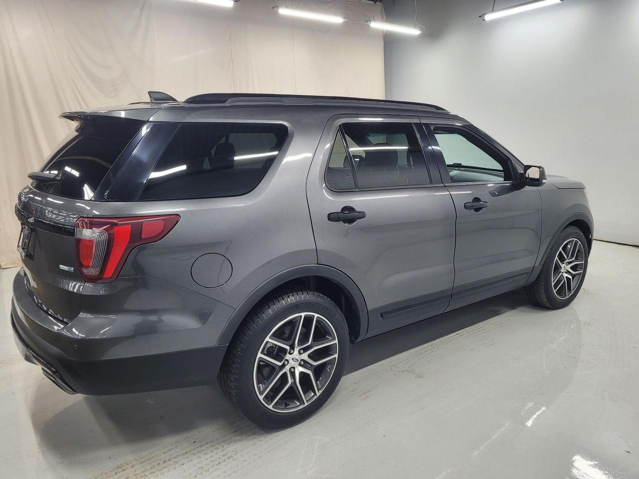 2016 Ford Explorer SPORT Photo27