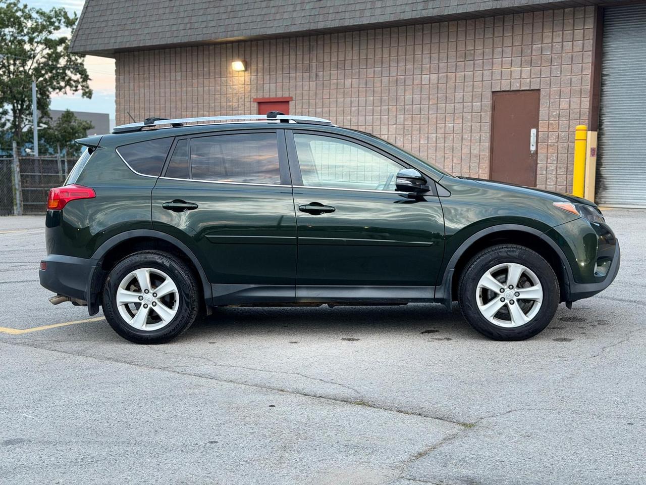 2013 Toyota RAV4 AWD 4dr XLE Photo3