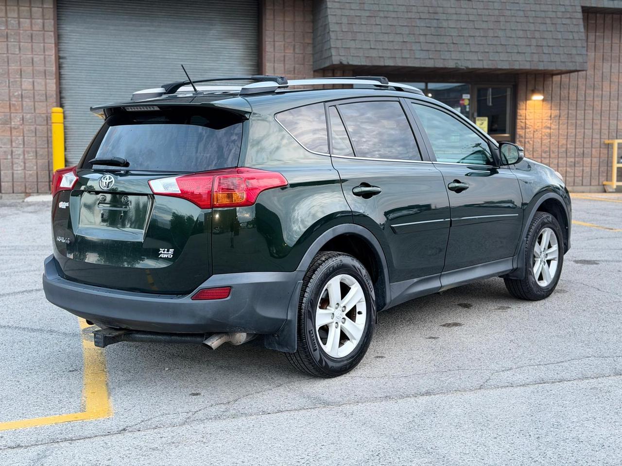 2013 Toyota RAV4 AWD 4dr XLE Photo4