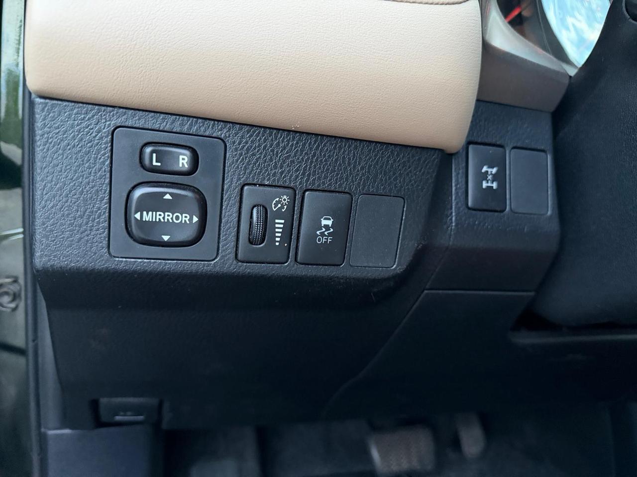 2013 Toyota RAV4 AWD 4dr XLE Photo