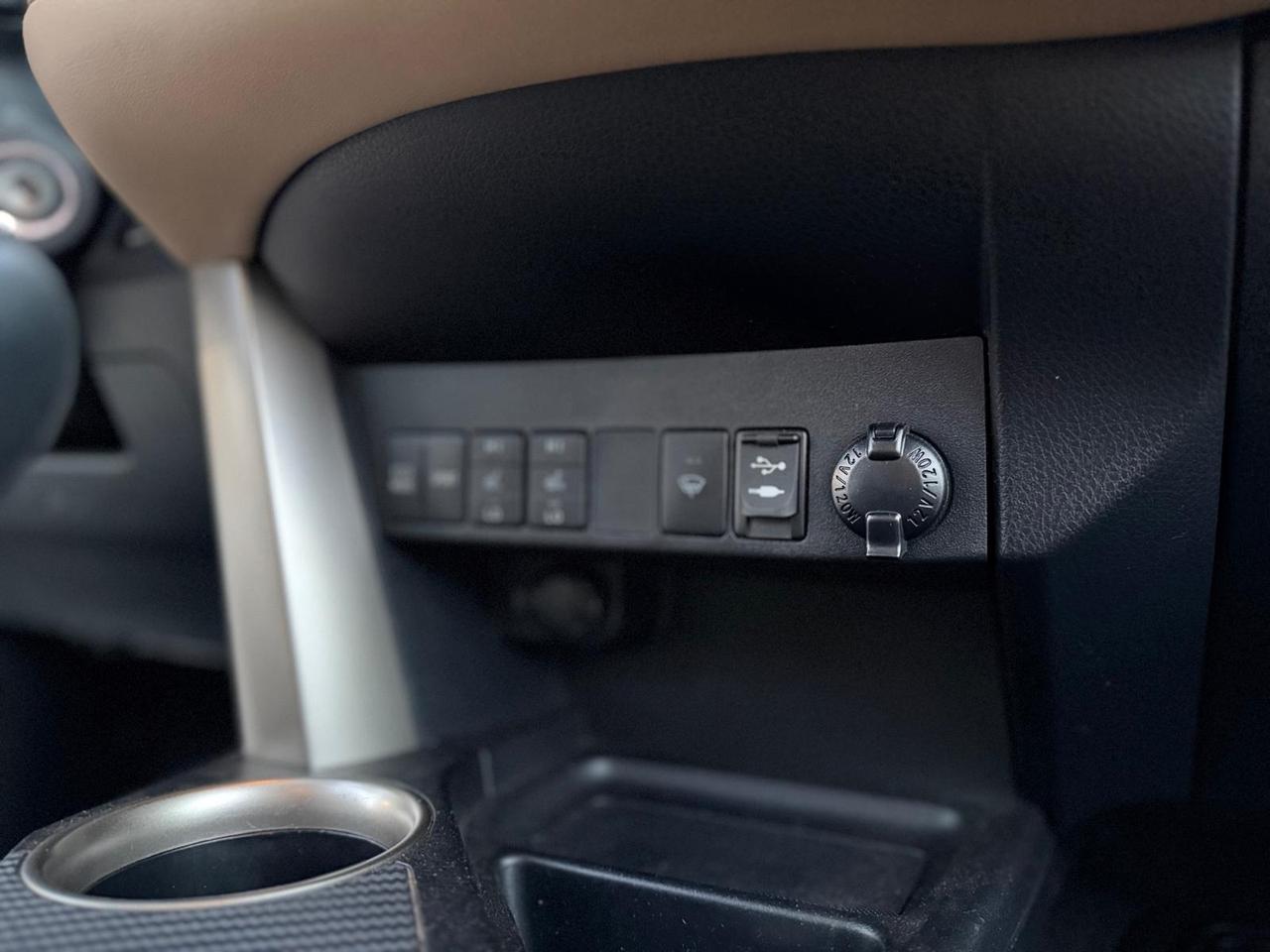 2013 Toyota RAV4 AWD 4dr XLE Photo