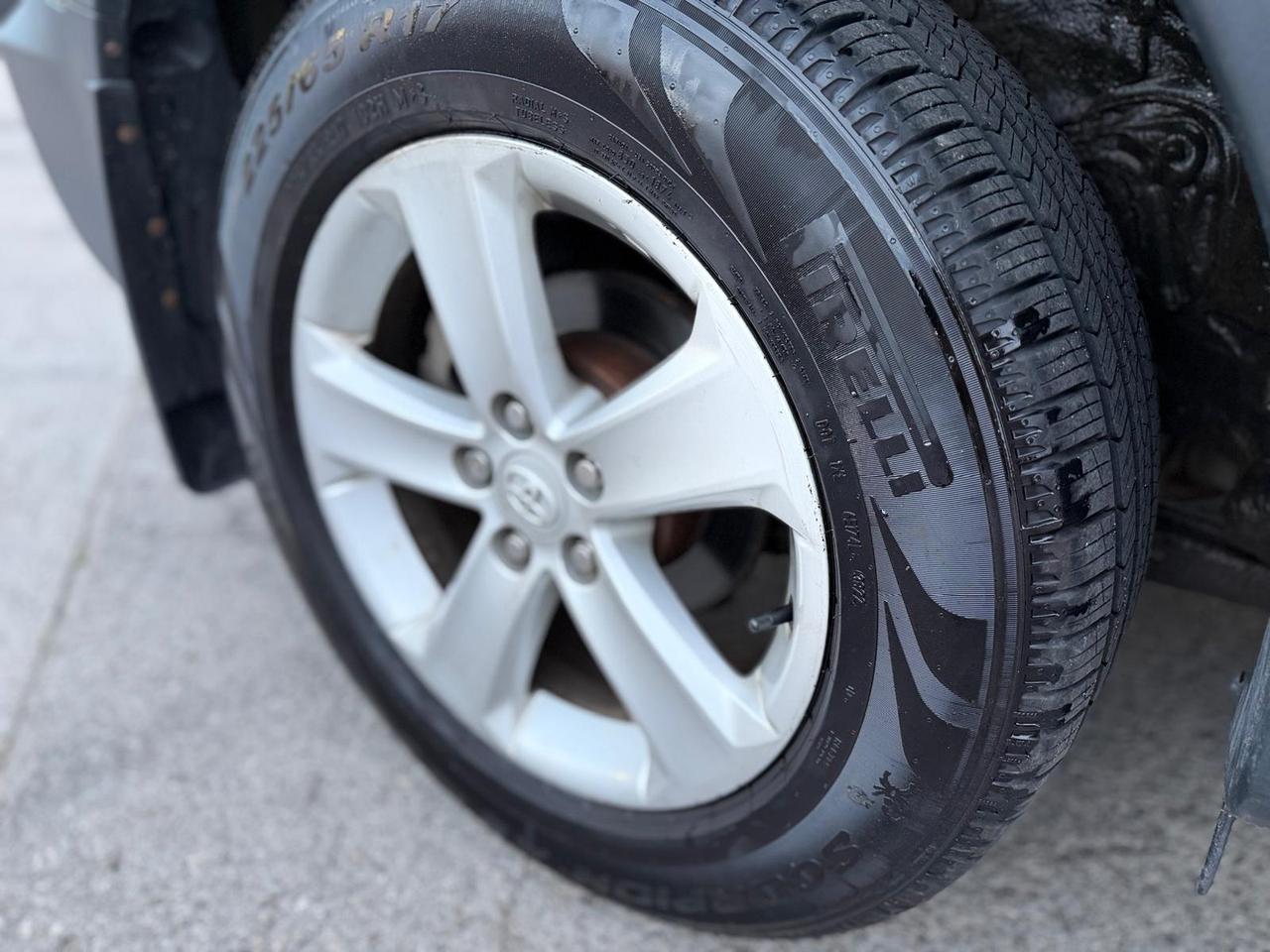2013 Toyota RAV4 AWD 4dr XLE Photo
