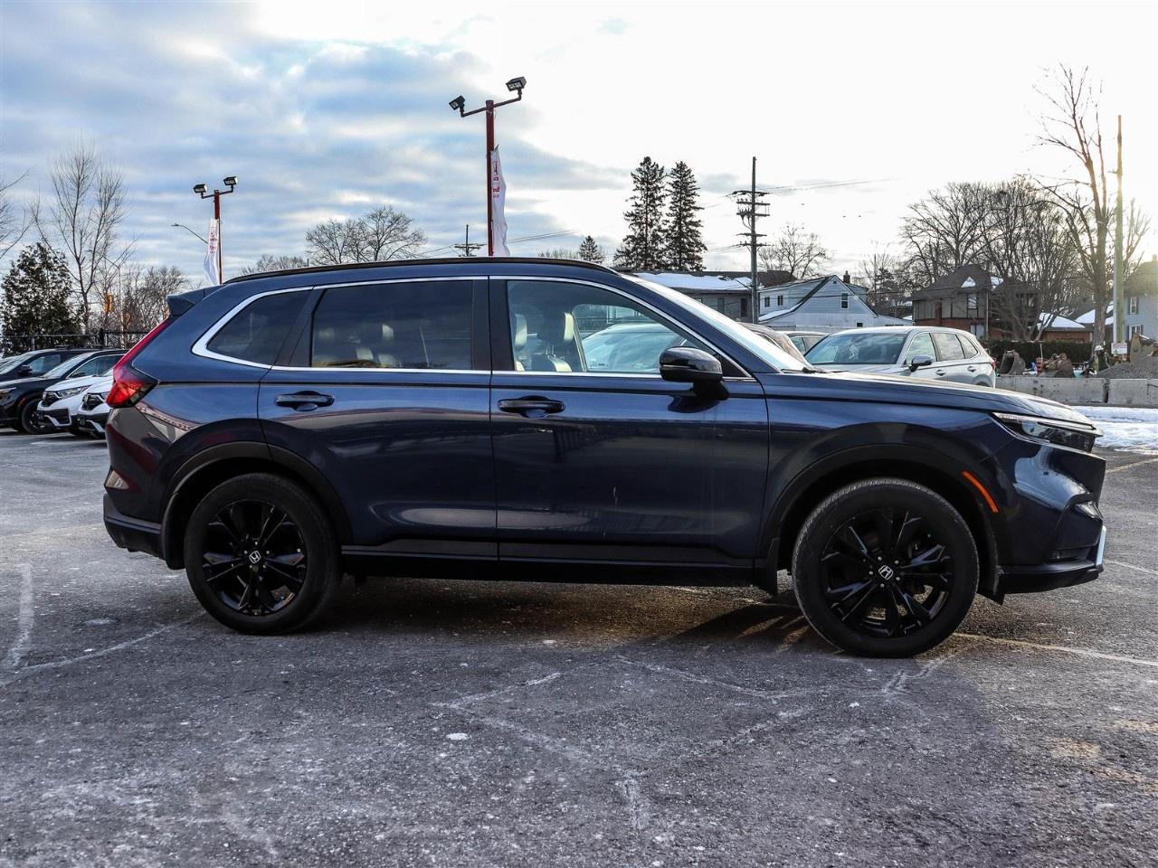 2023 Honda CR-V Hybrid Touring AWD Photo