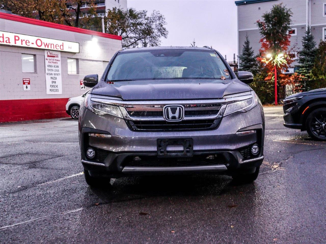 2022 Honda Pilot Touring 7-Passenger AWD Photo5