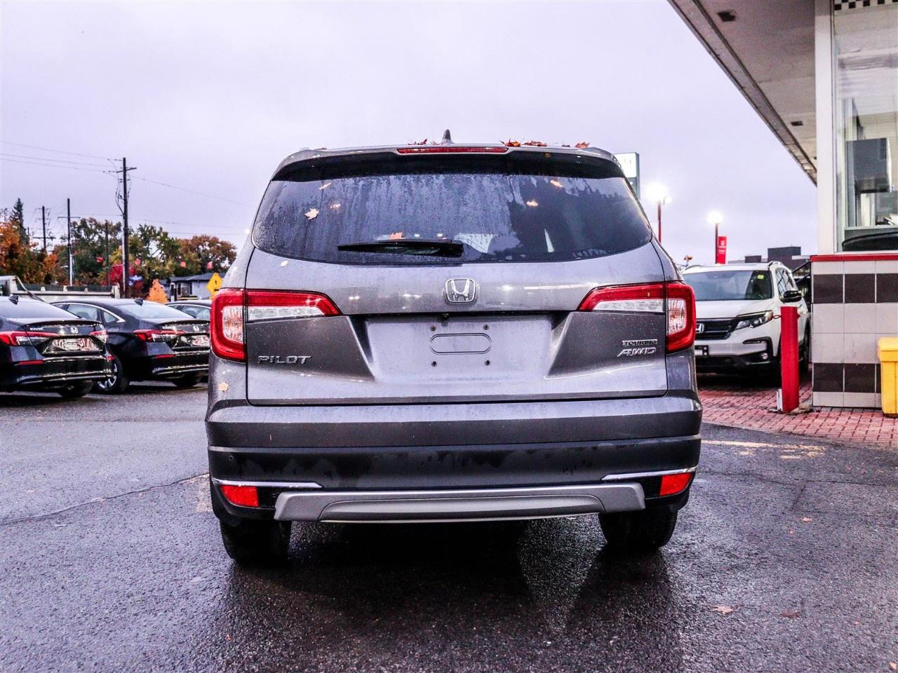 2022 Honda Pilot Touring 7-Passenger AWD Photo