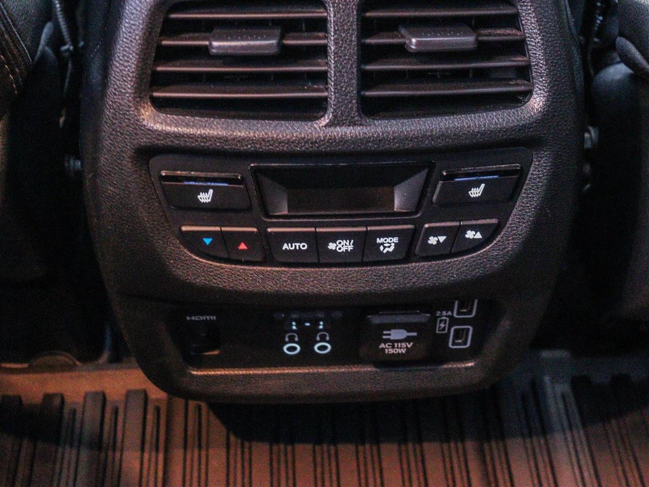 2022 Honda Pilot Touring 7-Passenger AWD Photo