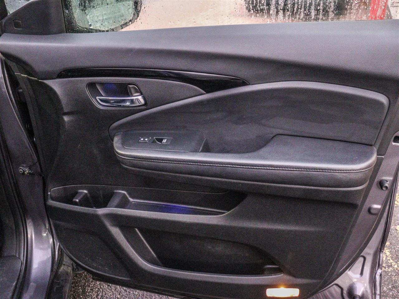 2022 Honda Pilot Touring 7-Passenger AWD Photo