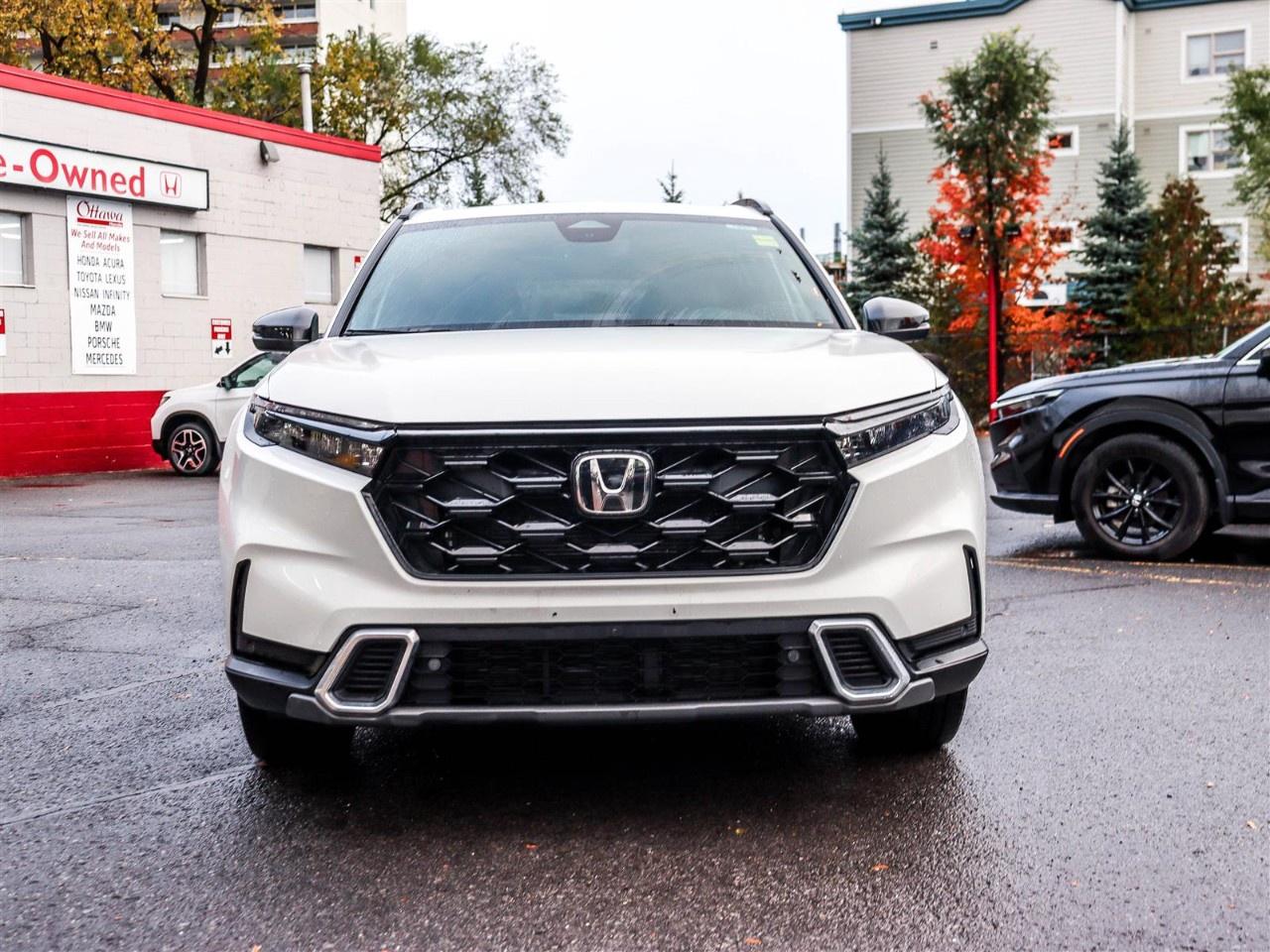 2023 Honda CR-V Hybrid Touring AWD Photo1