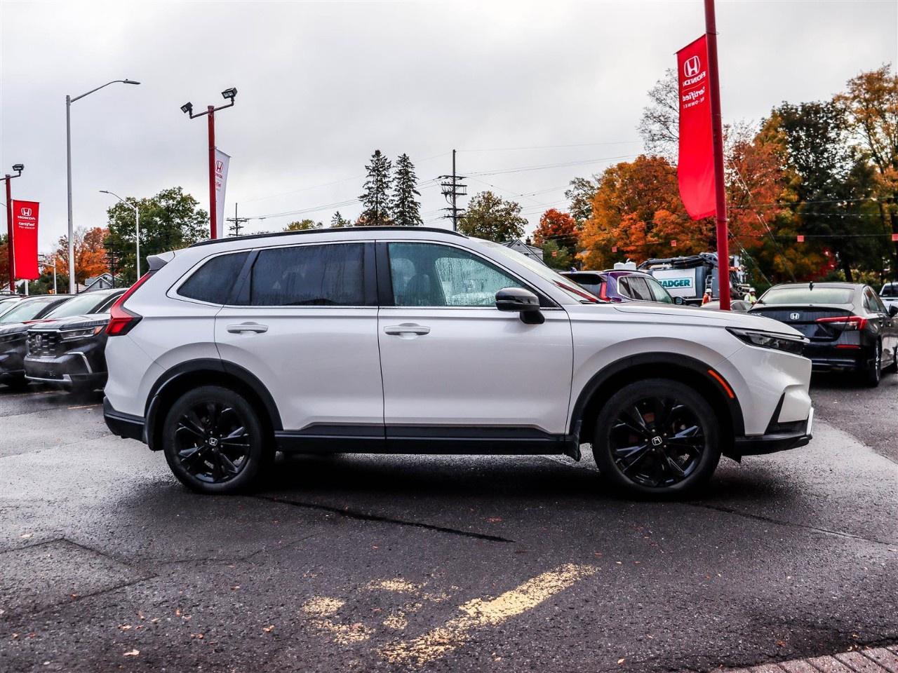 2023 Honda CR-V Hybrid Touring AWD Photo