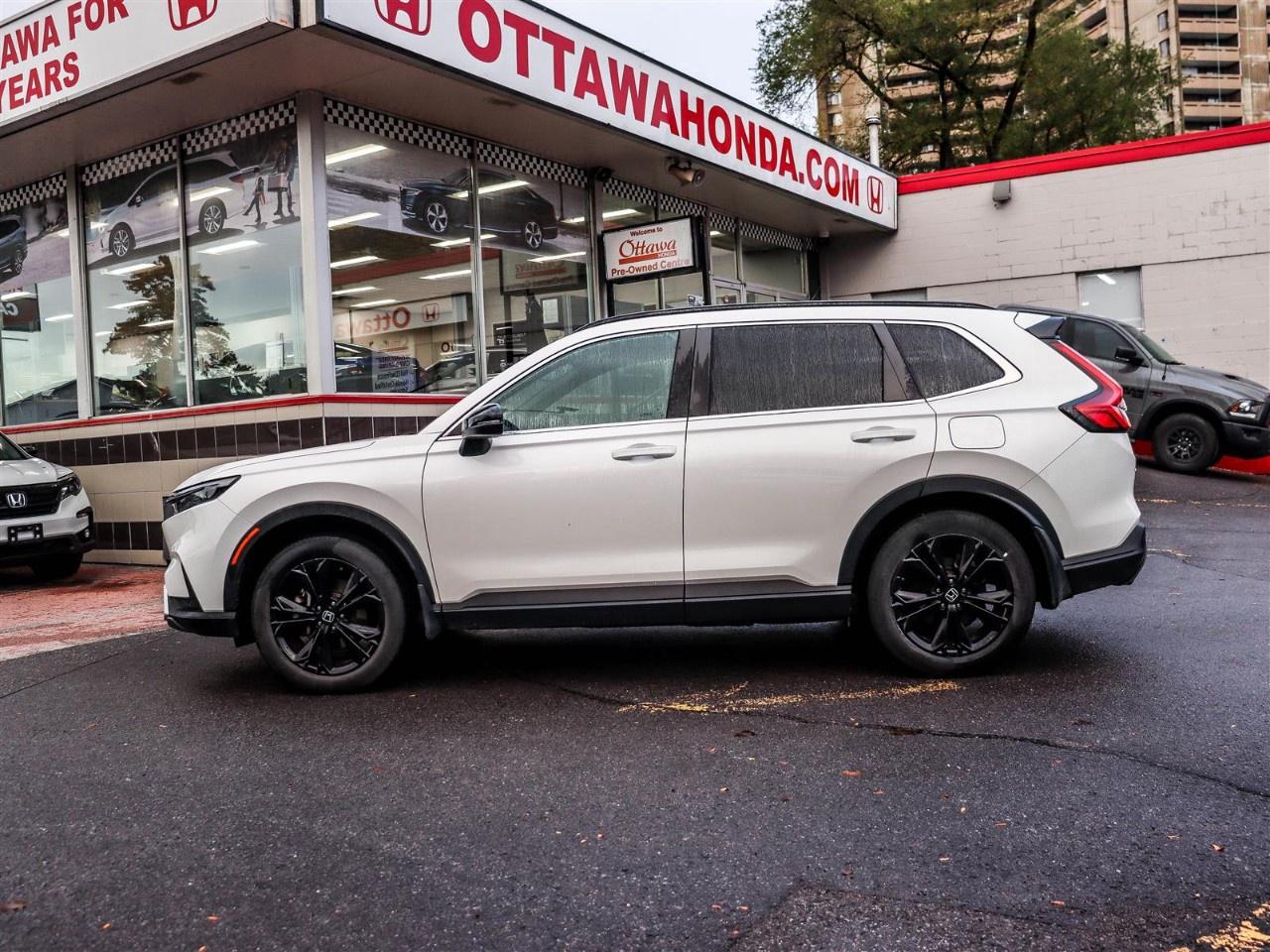 2023 Honda CR-V Hybrid Touring AWD Photo