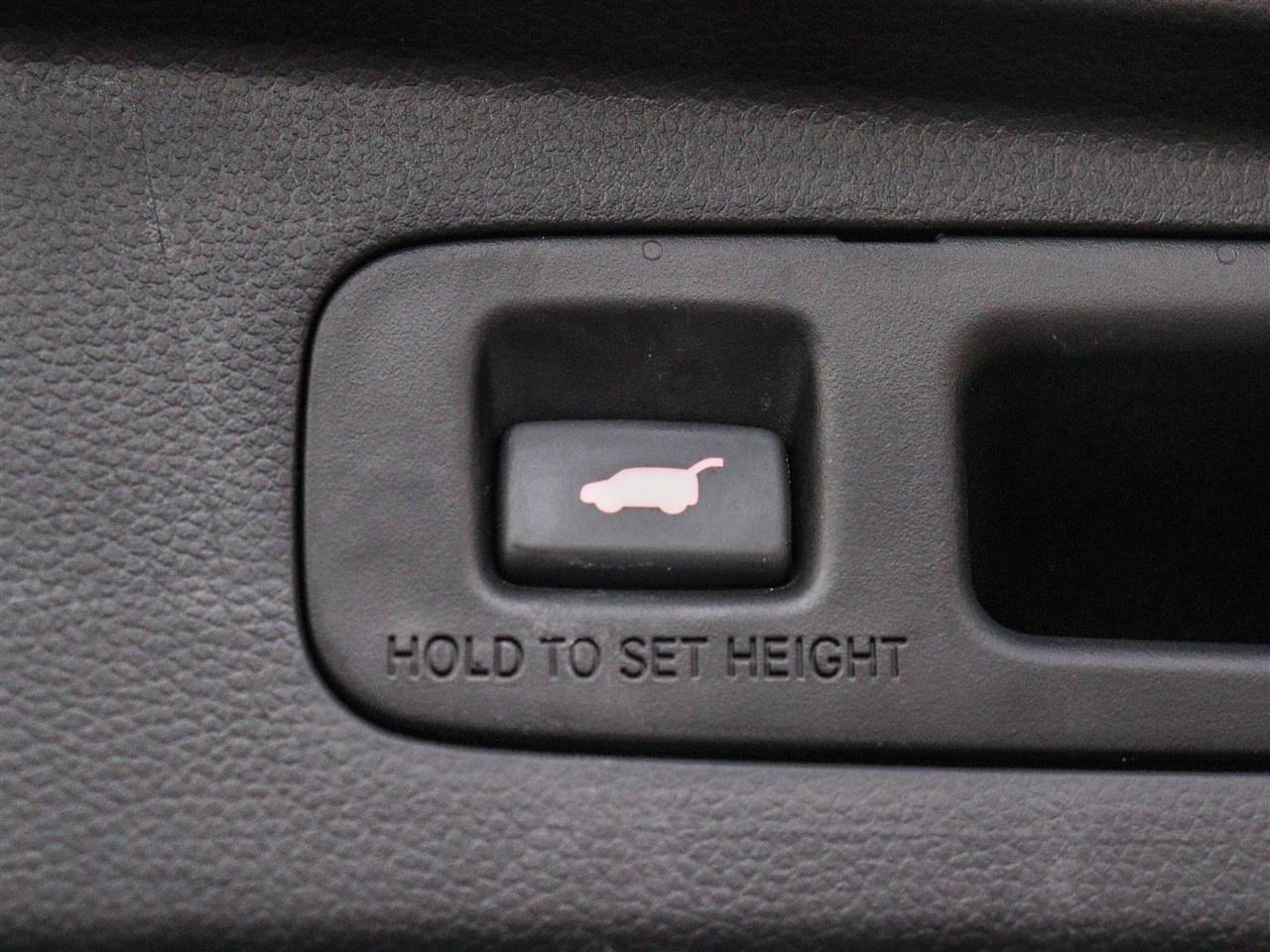 2023 Honda CR-V Hybrid Touring AWD Photo